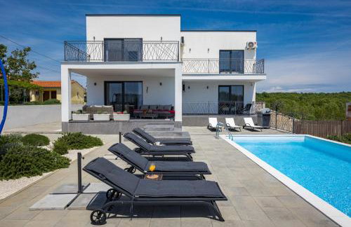 Villa Angie near Pula for 10 persons with private heated pool & kids playground - Foto 16