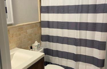 Cozy 3 Bedroom Home in Quiet Neighborhood - Photo 15