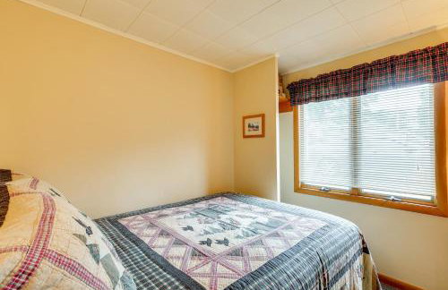 Waterfront Cottage on Lake George with 2 Docks! - Foto 13