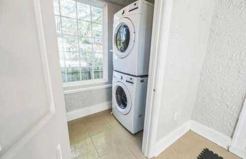 Massive 6 bedroom home with a Pool - Foto 25