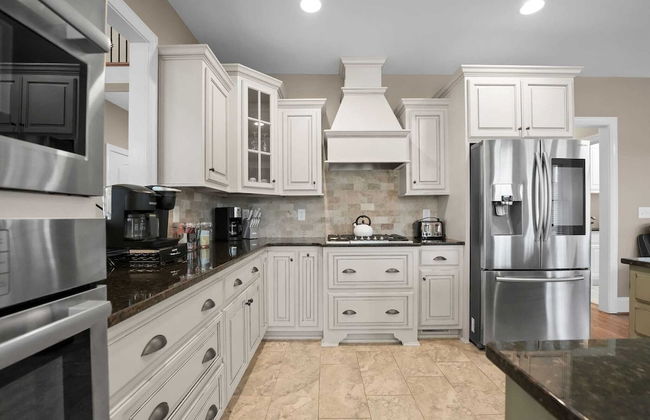 Sleeps 22, Lakefront w/ Private Dock & Pool, 2 Houses Lake Living by Avantstay - Foto 5