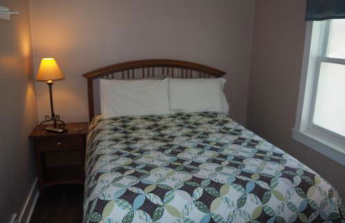 The Cute & Cozy - Lower Apt - Great Location! - Photo 27