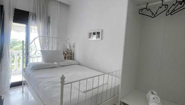 J&J Seaview Apartment - Photo 5