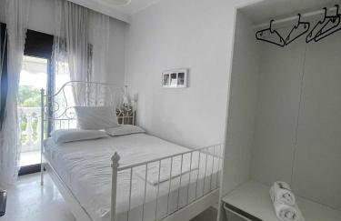 J&J Seaview Apartment - Photo 5