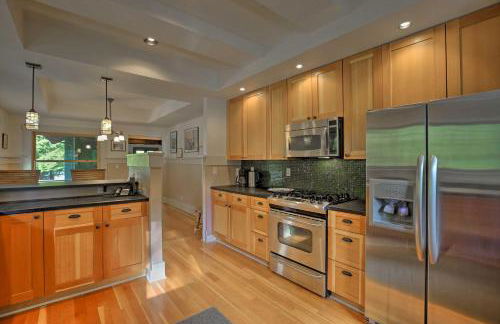 Lopez Island Hideaway with Coastal Views and Deck! - Foto 9