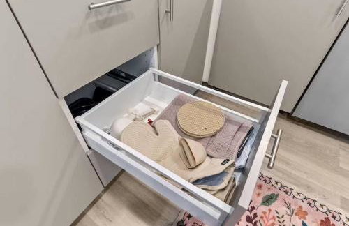 Boutique Studio Hideaway Near Forest Park - Photo 23