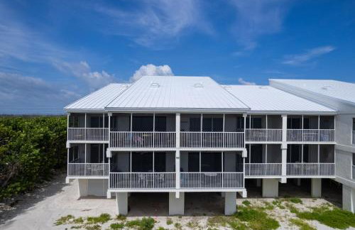 Beach Villa 2011 - Captiva One Bedroom Deluxe Beachfront Residence - Photo 17