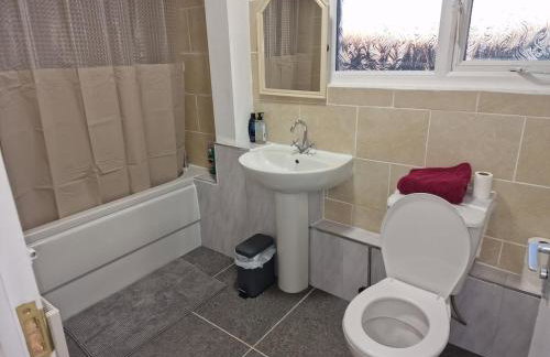 NightRest Homes 5 minutes to Luton Airport -Wifi - Free Parking -Luton - Foto 37