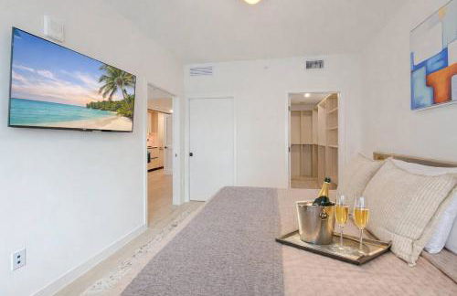 City Skyline Views & Rooftop Pool at District 225 - Foto 23