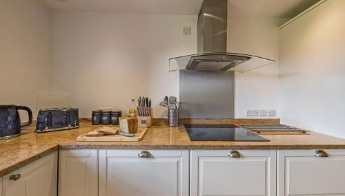 3 Bedroom Barn Conversion with HOT TUB-Garden View - Ty Cerrig Barn - Foto 5