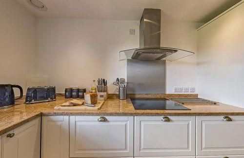 Stunning Barn Conversion with HOT TUB and ALPACAS - Ty Cerrig Barn - Photo 47