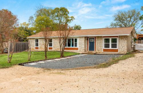 Manchaca 4 bedroom sleeps 10 Pool and Hot tub - Photo 17