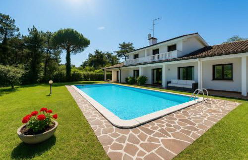 Villa by the Sea and Pool - Foto 8