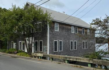 More Boathouse than Lakehouse - Foto 14