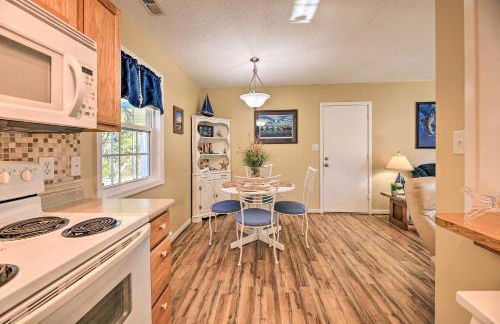 Beaufort Pad with Patio 3 Blocks to Waterfront! - Foto 24