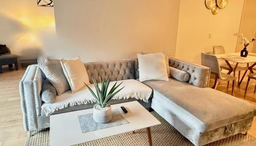 Hollywood Luxury Retreat I Pool Views I Jacuzzi I Fitness Center I Free Parking! - Foto 3