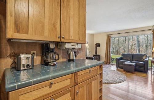 Cozy One-Bedroom Edgemont Condo with Ski Access & Fireplace B3 - Foto 11