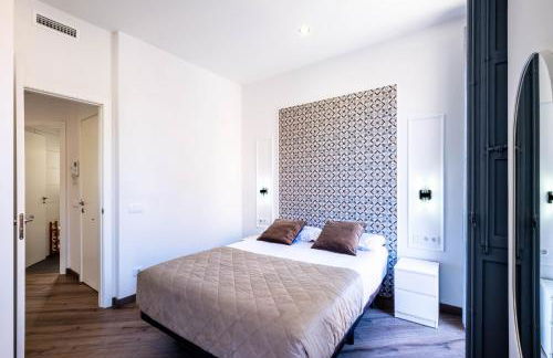 Spacious Apartment with Great Views - Photo 16