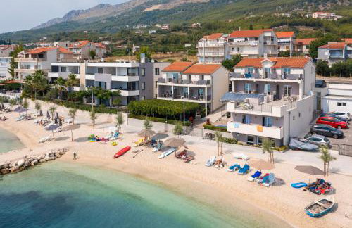 Seaside Luxury Suites - Photo 40