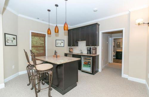 World Cup Stay Near Six Flags & Downtown - Foto 35