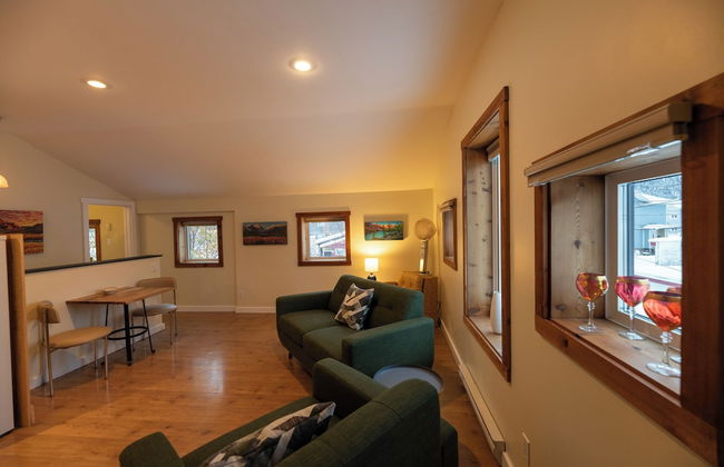 Downtown Whitehorse - Treehouse - Photo 17