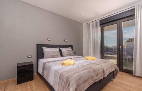 A lovely poolside villa in Krnica ideal for family - Foto 14