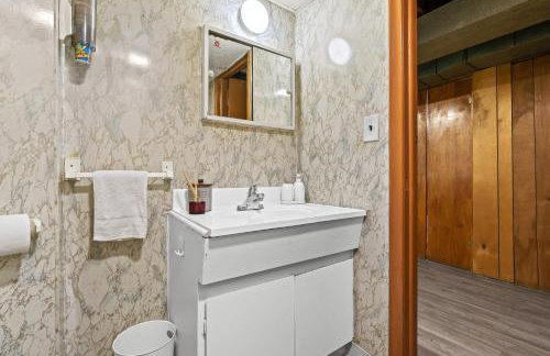 Charming Home Near Target and Parks 2 Bathrooms - Foto 41