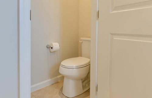 Spacious Home with Fireplace - Near Golf! - Foto 21