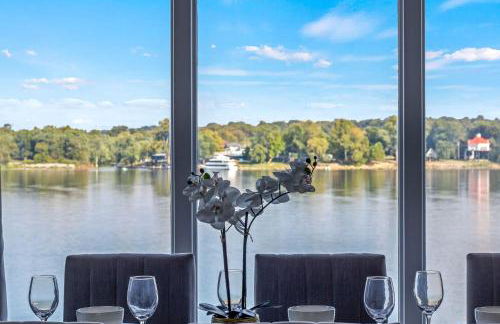 New Renovated 5BD Home with Hot Tub Sauna & Game Rm - Foto 40