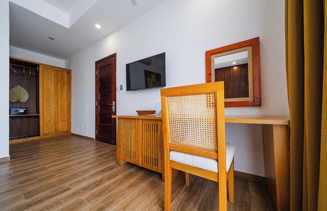 Palm River Boutique - Photo 6