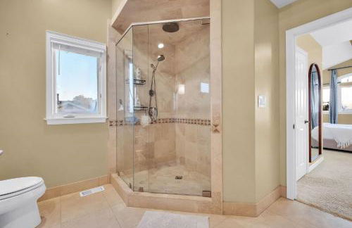 Luxury Retreat with Private Yard close to Beaches and FIFA Sleeps 10 - Foto 30