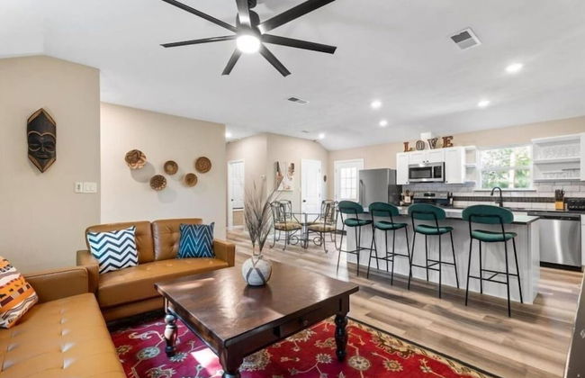 Modern Cabin in Pine Forest Near Austin - Foto 17