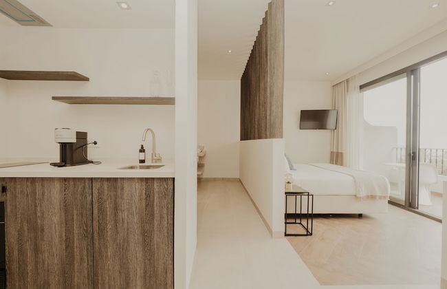 Comfy Studios Hotel - Photo 29