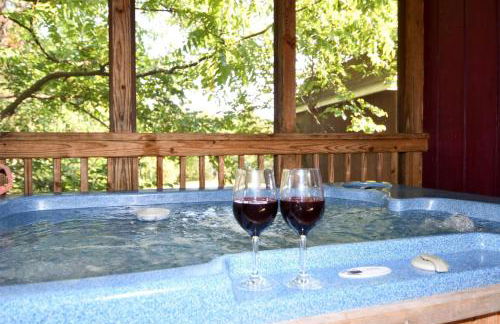 Whispering Hills -- Pet Friendly - Hot Tub - Grill - Wifi - Fire Pit - Covered Porch - Screen Porch - Fireplace - View - Billiard Table - Game room - Foto 29