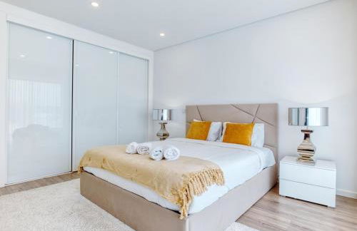 Vita Portucale ! Chic Luxe Villa with Saltwater Pool - Foto 36