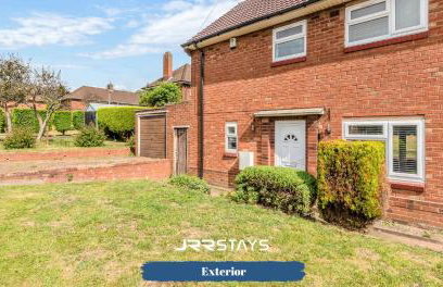 Dudley - Stylish 3 Bedroom Sleeps 6 Wi-Fi - JRR Stays - Foto 46