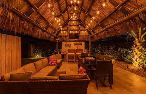 Boho Tiki Villa w Heated Saltwater Pool, King Beds & 6TVs - Photo 7