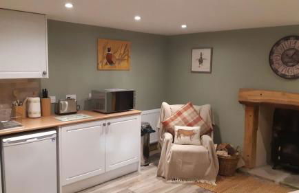 A Cozy Bothy Retreat with Hot Tub - Photo 2