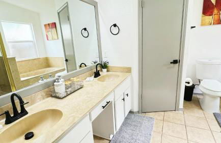 Relax Modern 3BR 2Bath - NW Austin, Sleeps 10 - Photo 23