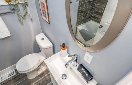 Prime Walnut Hills, 5min to UC, Lux King Beds, Sleep 6ppl, Smart TVs - Foto 27