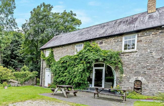 Lovely 7-bed Apartment in Llandysul - Photo 1