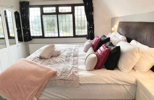 Riverside 4 Bedroom House Wraysbury Staines - Foto 23