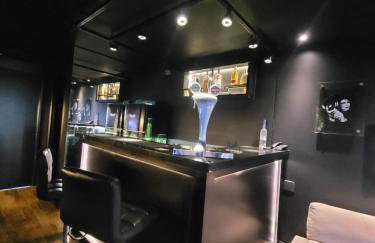 Morumbi, Apartamento Pub, SPA com hidromassagem, PISCINA Aquecida PRIVATIVA, LAREIRA, tudo que você precisa para descansar, trabalhar ou realizar aquela comemoração! Com total conforto e PRIVACIDADE! O Apt Nota 10 de SP! - Foto 66