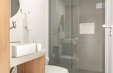 Loft Moderno, 500m Praia, Piscina, Sauna, WiFi 1GB - Foto 12