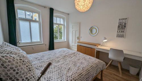 Chemnitz Saxonia HomeDeLuxe Hochwertige 50qm 2-Zimmer-Ferienwohnung mit privaten Kfz Parkplatz Stellplatz mit MWSt-Rechnung mit XXL Hülsta Bett & Etagenbett mit InternetFlatrate - Ideal für Familien, Paare, Kulturinteressierte & Geschäftsreisende! - Foto 3