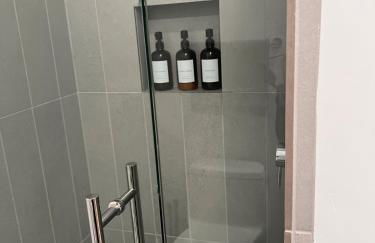 Modern Brand New Stylish Fully Furnished Studio Close to Downtown - Foto 8