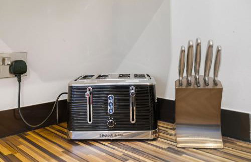 Lovely 4b Stay- Ideal for Contractors & Families - Photo 15