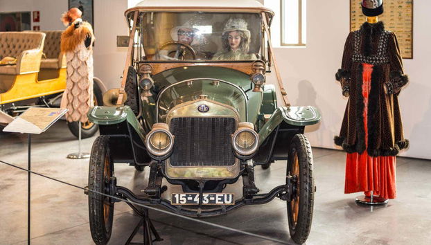 Automobile and Fashion Museum Tickets - Foto 4