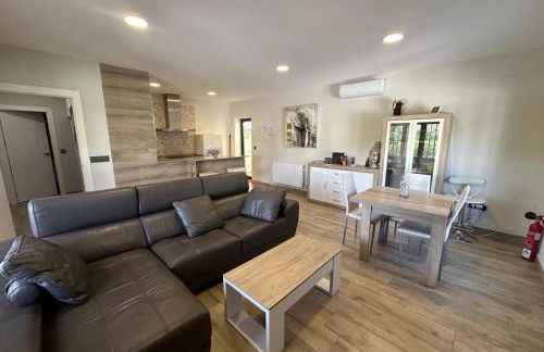 Chalet independiente en zona residencial rural con piscina privada - Foto 23