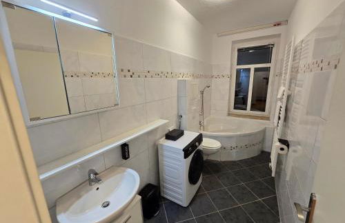 Boardinghouse mit 10 großen Apartments mit Parkplatz und Balkon - Photo 5